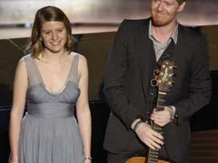 Oscar 2008 za nejlepší filmovou píseň získali Češka Markéta Irglová a Ir Glen Hansard