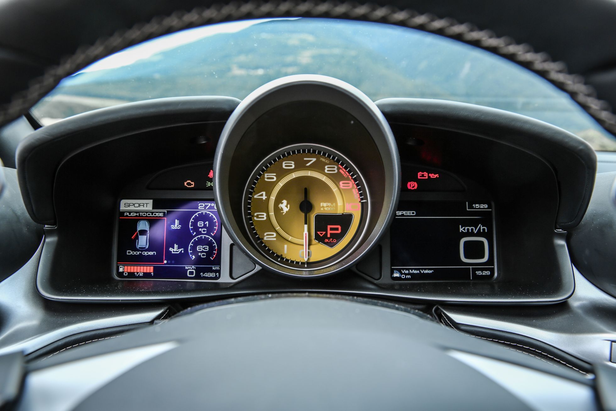 Ferrari GTC4Lusso 13