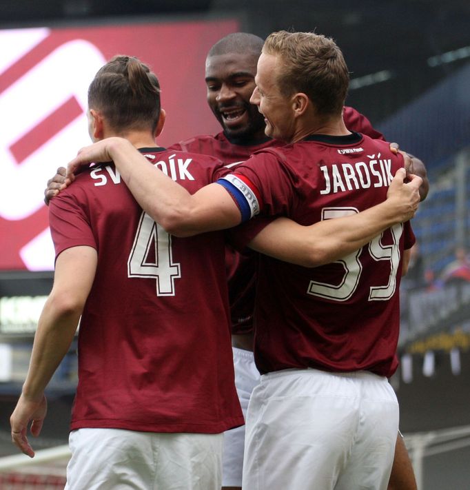 Fotbal, Pohár České pošty, Sparta - Mladá Boleslav: Spparta slaví gól Jiřího Jarošíka na 1:0