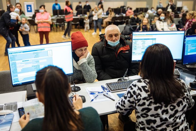 Záběr na sál Kongresového centra v Praze, kde bylo dne 4. 3. 2022 otevřeno centrum pro pomoc uprchlíkům z Ukrajiny.