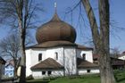 Železná Ruda je dobrou základnou pro snadné i náročnější výlety po Šumavě i do Bavorského lesa v sousedním Německu. Zajímavé je ale i samotné město. Za návštěvu stojí například netradiční Kostel Panny Marie Pomocné.