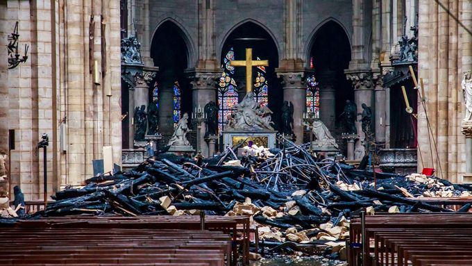 Trnová koruna, kterou se podařilo zachránit z katedrály Notre-Dame.
