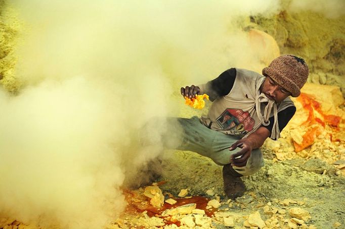 Sulfur miner at the Ijen crater breaks off a piece of hardened sulfur by hand Sulfur miners in Eastern Java's famous sulfur-belching Ijen crater rely on their sheer muscle power to mine sulfur in some of the most difficult working conditions in the world. Every day they make the grueling 10km journey up and down the crater, sometimes more than once and return to the sulfur collecting base, where their financial reward awaits.