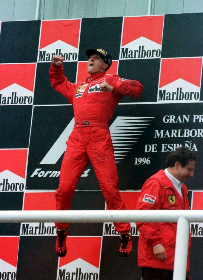 Michael Schumacher (Ferrari) slaví triumf v GP Španělska 1996