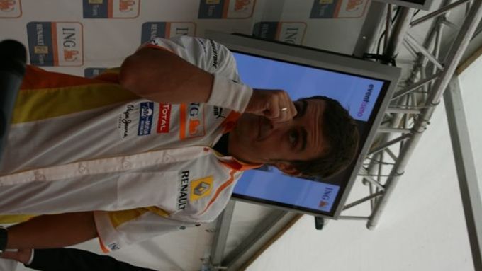 Mistr světa Alonso navštívil Prahu. A rozdával úsměvy