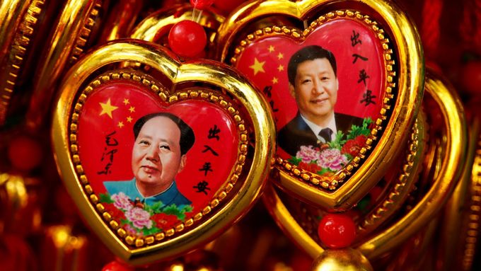 Dva z čínských vůdců - Mao Ce-tung (vlevo) a Si Ťin-pching.