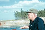 1973: Už jako generální tajemník ÚV KSČ při projížďce lodí v Mexickém zálivu během návštěvy Kuby.