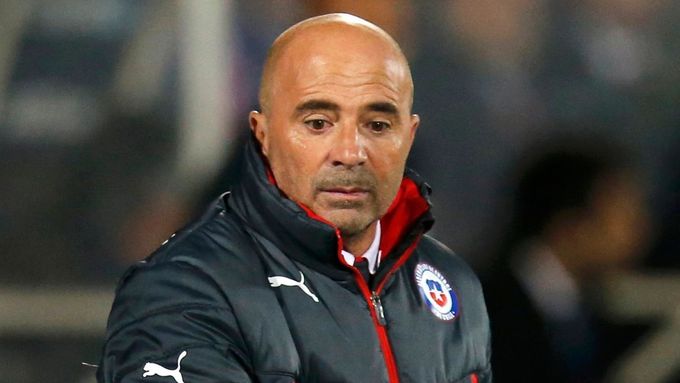 Jorge Sampaoli by rád od reprezentace Chile odešel, ale nemůže.