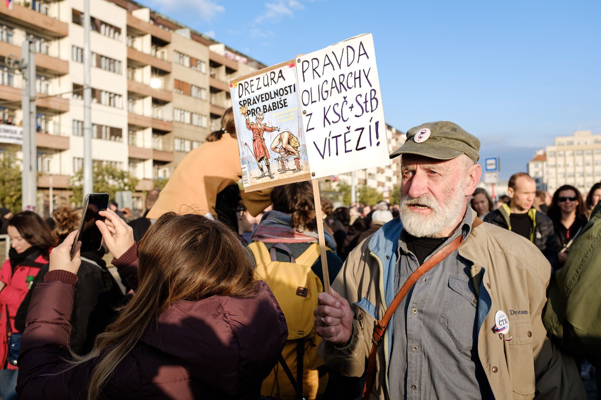 Lidé z Letné (demonstrace 16. listopadu 2019)