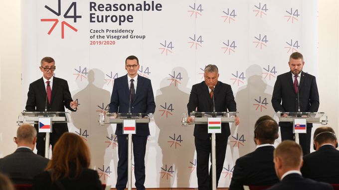 Zleva český premiér Andrej Babiš, předseda polské vlády Mateusz Morawiecki, šéf maďarské vlády Viktor Orbán a slovenský premiér Peter Pellegrini.