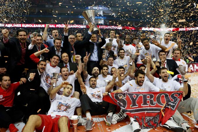 Olympiakos slaví vítězství v basketbalové Eurolize 2102/13