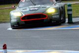 Tomáš Enge s Astonem Martin DBR9 při závodě 24 hodin v Le Mans.