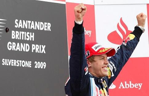 Sebastien Vettel se raduje z vítězství v Silverstone