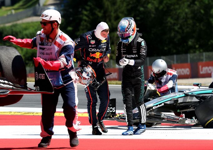 Kolize Maxe Verstappena, Red Bull a Andrey Kimi Antonelliho, Mercedes ve VC Rakouska F1 2025