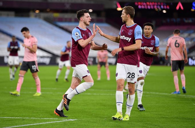 Tomáš Souček a Jesse Lingard v utkání porti Sheffieldu