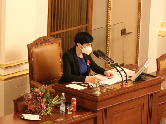 Markéta Pekarová Adamová v prvních chvílích jako nově zvolená předsedkyně Poslanecké sněmovny.