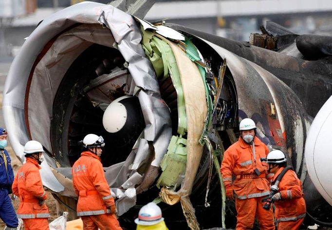 Havárie nákladního letadla na letišti Narita