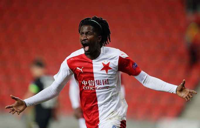 Peter Olayinka slaví gól v zápase Evropské ligy Slavia Praha - Bayer Leverkusen