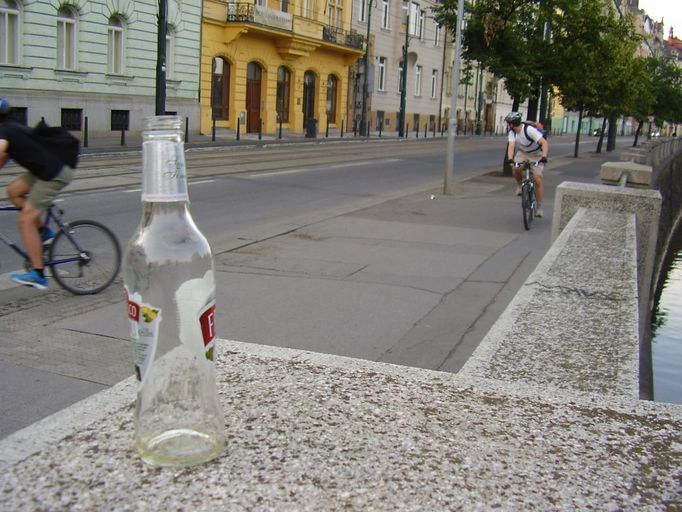 U Národního divadla mají cyklisté převahu.