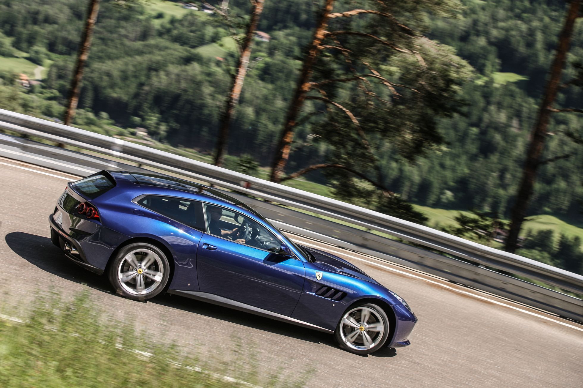 Ferrari GTC4Lusso 28