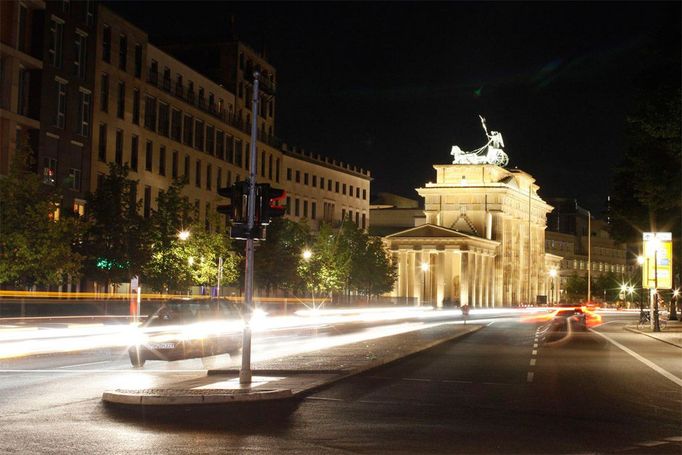 Ten samý pohled nasnímaný v srpnu 2011 ukazuje ulici, která nebyla - rušnou Ebertstrasse.