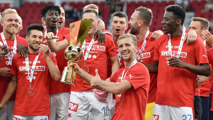 Slavia slaví výhru v Československém superpoháru 2019