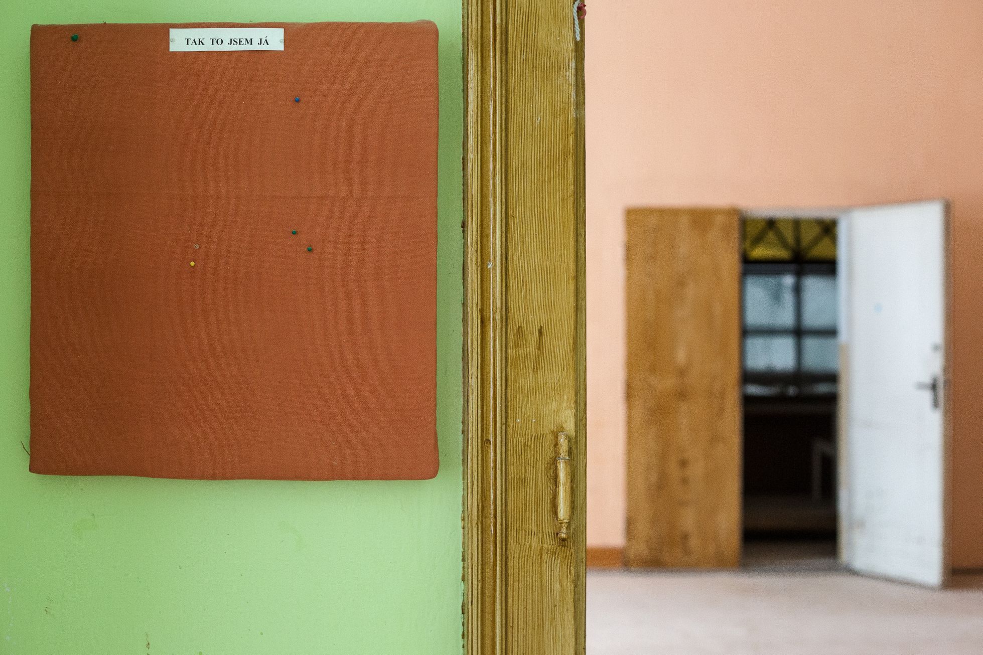 Život na zámku - reportáže z využívání zámků jako dětských a jiných domovů