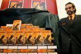 To jsou ony! Čerstvé výtisky posledního dílu Harry Potter s českým překladem od Pavla Medka. Minutu po půlnoci 31. ledna 2008 v prodeji.