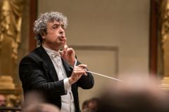 Semjon Byčkov zůstane šéfdirigentem České filharmonie, smlouvu má až do roku 2028