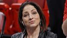 Zpěvačka a skladatelka Gloria Estefan na utkání NBA 2012/13 mezi Miami Heat a Bostonem Celtics.