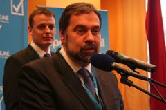 Nečas: Komise je stafáž pro předem vybraného kandidáta