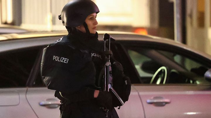 Při střelbě v německém Hanau zemřelo nejméně osm lidí