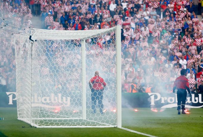 Euro 2016,Česko-Chorvatsko: výtržnosti chorvatský fanoušků