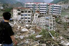 Počet mrtvých roste. Čínu zasáhlo silné zemětřesení