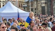 Momentka z předvolební akce spolku Milion chvilek pro demokracii nazvaná Zabraňme vládě extremistů, Staroměstské náměstí v Praze, 28. září 2025.