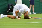 FOTO z Wimbledonu: Kližan se před Berdychem stavěl na hlavu