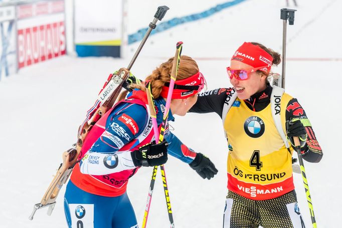 SP Östersund, stíhačka Ž:  Gabriela Koukalová a Laura Dahlmeierová