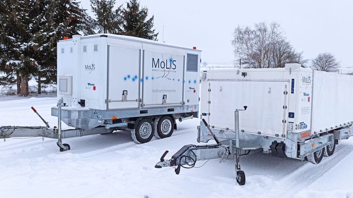 V Brně vyvinuli nový systém osvětlení pro malá letiště. Je mobilní, stačí ho složit