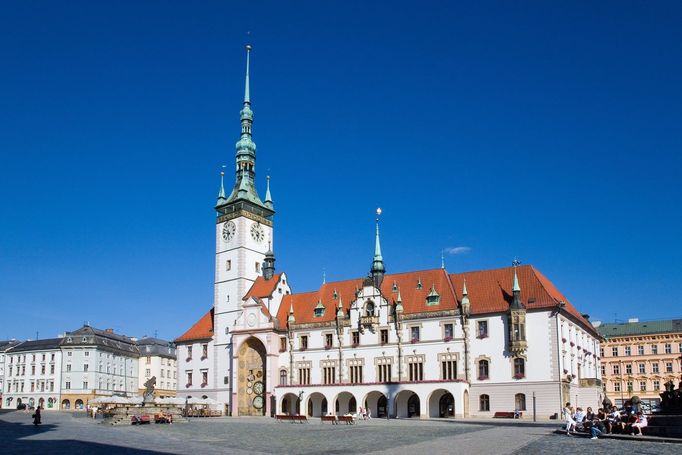 Horní náměstí v Olomouci s Herkulovou fontánou a olomouckou radnicí, rok 2005