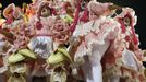 Revellers from the Mangueira samba school participate during the annual Carnival parade in Rio de Janeiro's Sambadrome, February 11, 2013. REUTERS/Sergio Moraes (BRAZIL - Tags: SOCIETY) Published: Úno. 12, 2013, 2:29 dop.