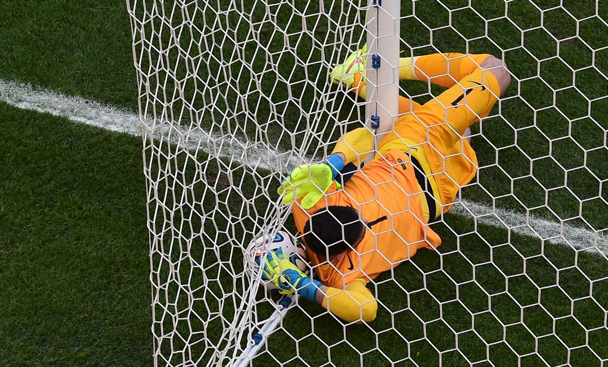 MS 2014, Německo-Francie: Hugo Lloris dostává gól