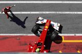 Felipe Massa v této sezoně zrovna dvakrát nezáří, a tak si na okruhu nedaleko Florencie přidával kolo za kolem. Nakonec jich ve středu odjel 106. Ferrari navíc na svém monopostu testuje velký balík změn, které po úvodních nevydařených závodech připravilo.