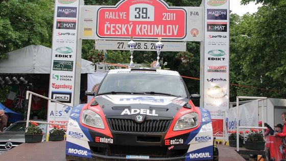 Přes bouře i přes kaluže. Kresta posedmé vyhrál krumlovskou rallye