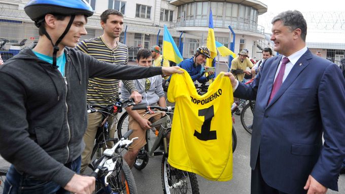 Petro Porošenko během předvolební kampaně v Oděse.