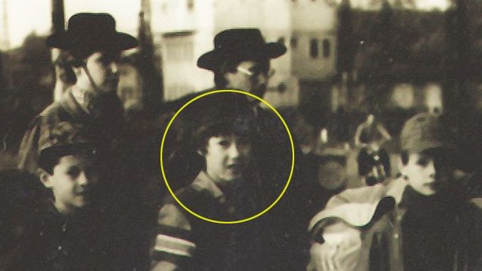Mladý Tomio Okamura na snímku ze skautské kroniky.