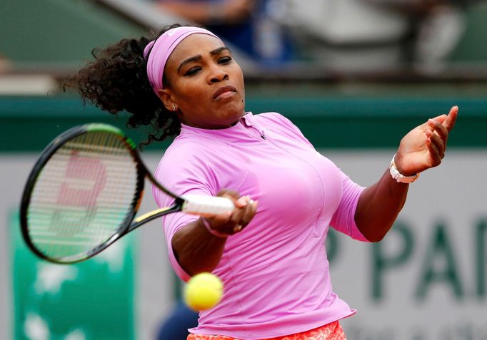 Serena Williamsová v zápase 1. kola French Open s Andreou Hlaváčkovou.