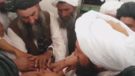 Velitelé Tálibánu měli slíbit věrnost novému vůdci. Krátce po zabití starého
