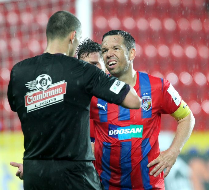 Finále poháru, Sparta-Plzeň: rozhodčí Miroslav Zelinka a Pavel Horváth