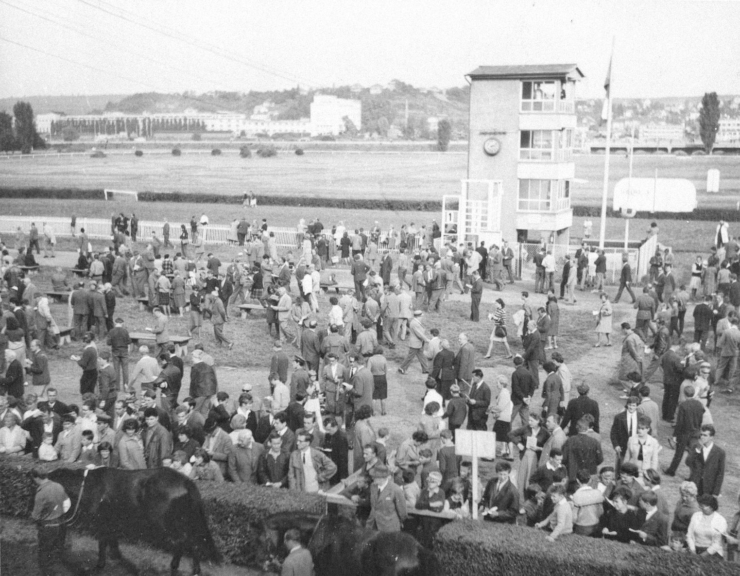 Jednorázové užití / Fotogalerie / Kouzlo chuchelských dostihů na starých fotkách. Od prvního derby uplynulo již 100 let