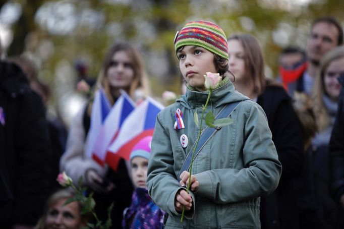 Praha si dnes 17. 11. 2019 připomíná výročí 30 let od sametové revoluce, která vedla k pádu komunistického režimu.